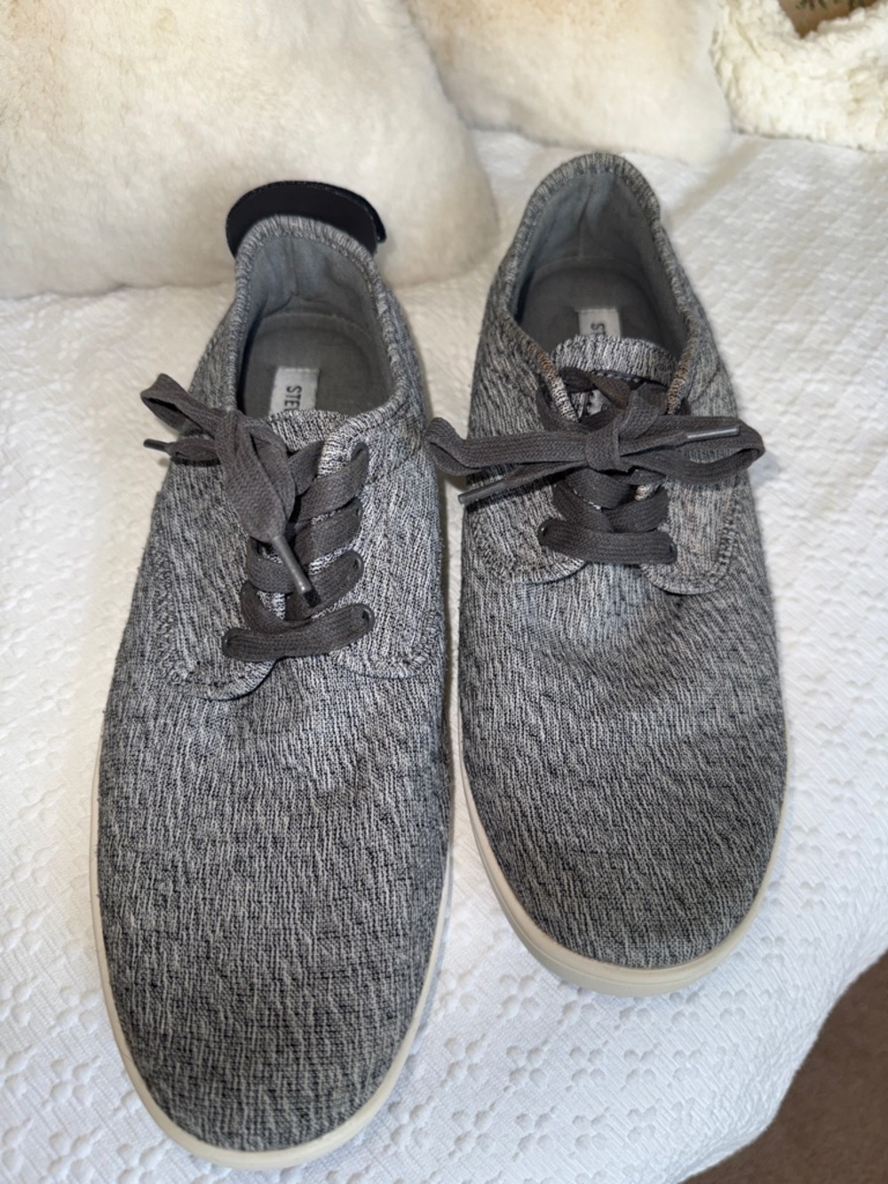 Steve Madden Men’s Gray Knit Lace-Up Sneakers